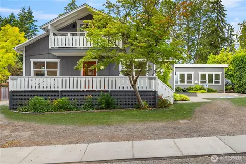 151 Finch Pl SW, Bainbridge Island, WA 98110