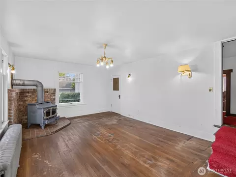Living - 1409 Marion St, Enumclaw, WA 98022 photo 8 of 8