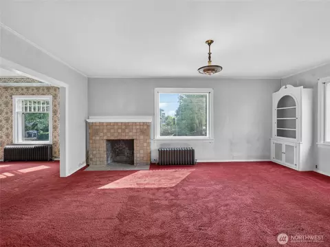 Living - 1409 Marion St, Enumclaw, WA 98022 photo 3 of 8