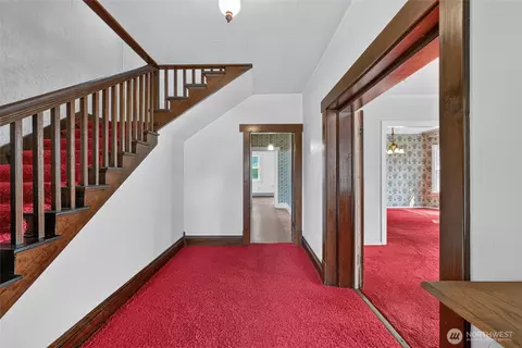 Entry Way - 1409 Marion St, Enumclaw, WA 98022 photo 1 of 7