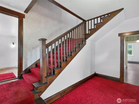 Entry Way - 1409 Marion St, Enumclaw, WA 98022 photo 4 of 7