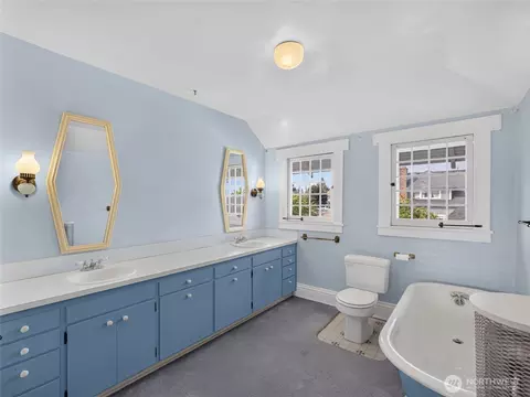 Bath - 1409 Marion St, Enumclaw, WA 98022 photo 2 of 2