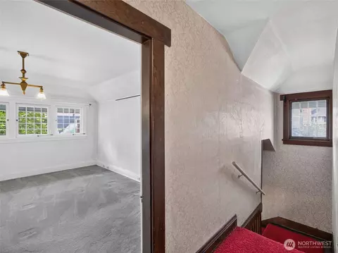 Entry Way - 1409 Marion St, Enumclaw, WA 98022 photo 5 of 7