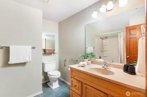 Bath - 12817 48th Dr SE, Everett, WA 98208 photo 2 of 4