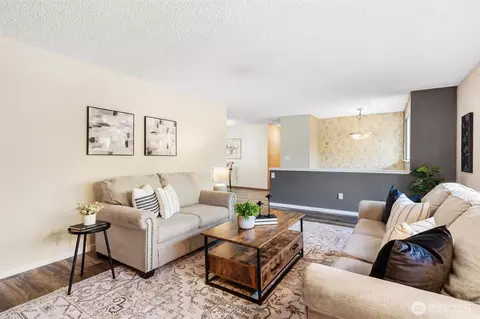 Living - 12817 48th Dr SE, Everett, WA 98208 photo 2 of 4