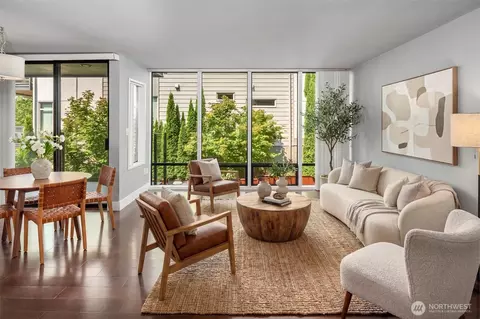 4561 Lake Washington Blvd NE #201, Kirkland, WA 98033
