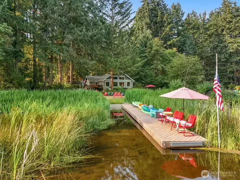 11122 Cole Pl, Anderson Island, WA 98303