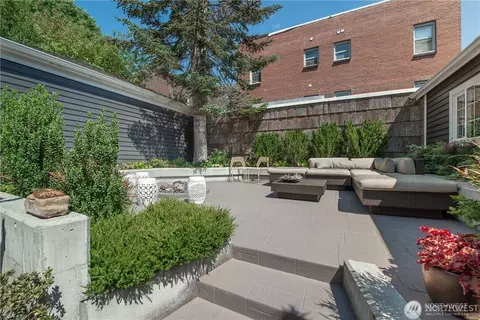 Exterior - 734 10th Ave E, Seattle, WA 98102 photo 5 of 8
