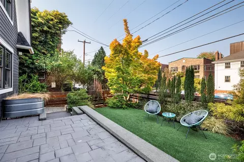 Exterior - 734 10th Ave E, Seattle, WA 98102 photo 3 of 8