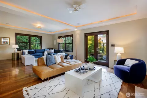 Living - 734 10th Ave E, Seattle, WA 98102 photo 3 of 5