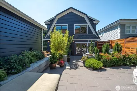 Exterior - 734 10th Ave E, Seattle, WA 98102 photo 7 of 8