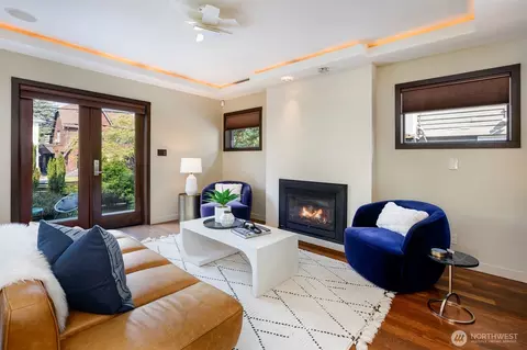 Living - 734 10th Ave E, Seattle, WA 98102 photo 4 of 5