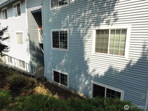 3810 S 158th St #B8, Tukwila, WA 98188