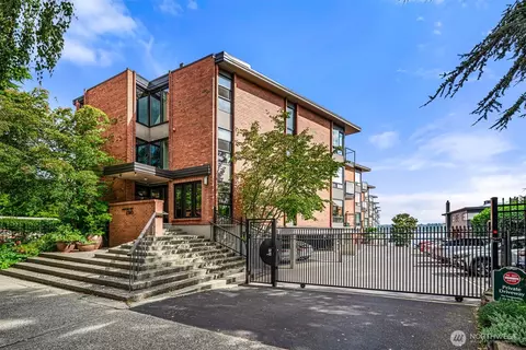 2360 43rd Ave E #302, Seattle, WA 98112