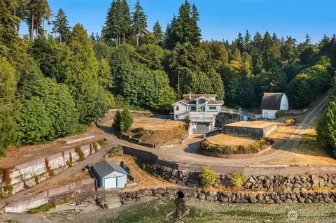 16075 Crescent Dr SW, Vashon, WA 98070