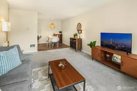 750 N 143rd St #208, Seattle, WA 98133