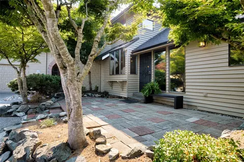 627 N Waugh Rd, Mount Vernon, WA 98273