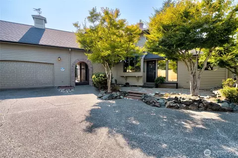 627 N Waugh Rd, Mount Vernon, WA 98273