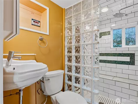 Bath - 1918 S Waite St, Seattle, WA 98144 photo 2 of 3