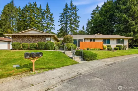 24913 11th Ave S, Des Moines, WA 98198