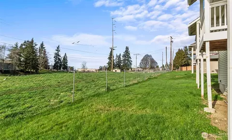 Exterior - 2905 11th St #B, Everett, WA 98201 photo 3 of 3