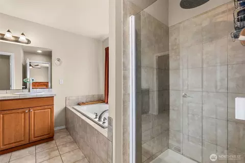 Bath - 6951 Radius Loop SE, Olympia, WA 98513 photo 3 of 5