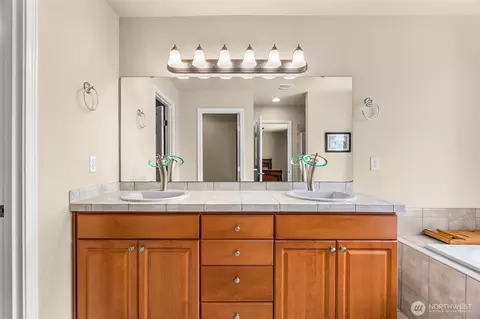 Bath - 6951 Radius Loop SE, Olympia, WA 98513 photo 5 of 5