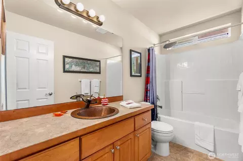 Bath - 6951 Radius Loop SE, Olympia, WA 98513 photo 2 of 5