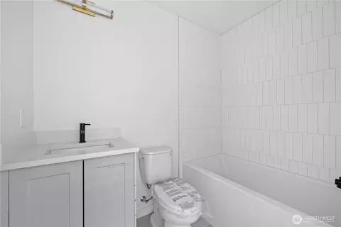 Bath - 1825 E Pine St, Seattle, WA 98122 photo 1 of 2