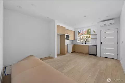 Living - 1825 E Pine St, Seattle, WA 98122 photo 2 of 3