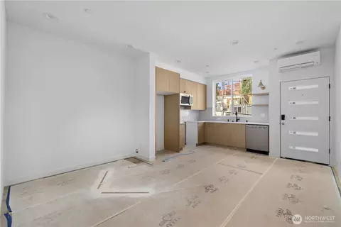 Living - 1825 E Pine St, Seattle, WA 98122 photo 1 of 3