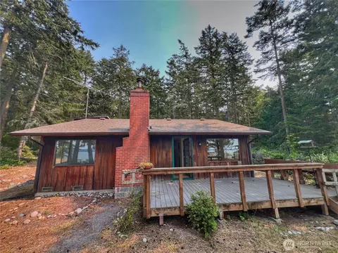 1129 Lopez Rd, Lopez Island, WA 98261