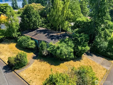 17805 NE 9th St, Bellevue, WA 98008