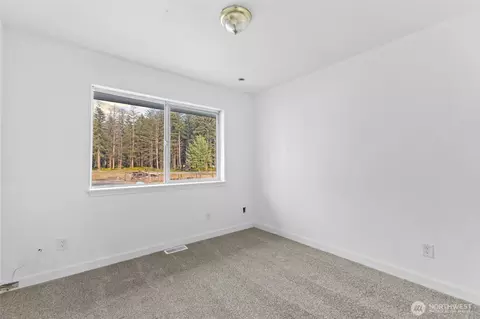Bedroom - 41926 212th Ave SE, Enumclaw, WA 98022 photo 3 of 4