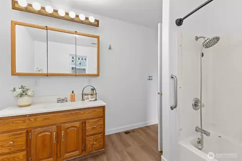 Bath - 41926 212th Ave SE, Enumclaw, WA 98022 photo 1 of 3