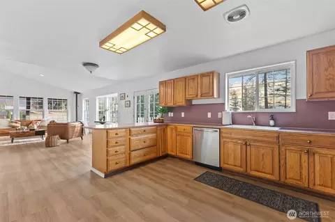 Kitchen - 41926 212th Ave SE, Enumclaw, WA 98022 photo 1 of 3
