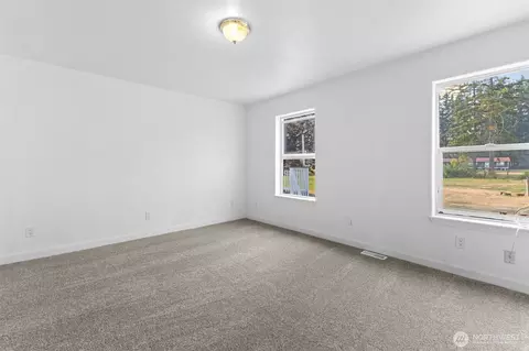 Bedroom - 41926 212th Ave SE, Enumclaw, WA 98022 photo 2 of 4