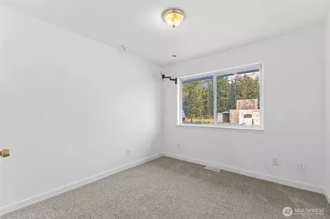 Bedroom - 41926 212th Ave SE, Enumclaw, WA 98022 photo 4 of 4