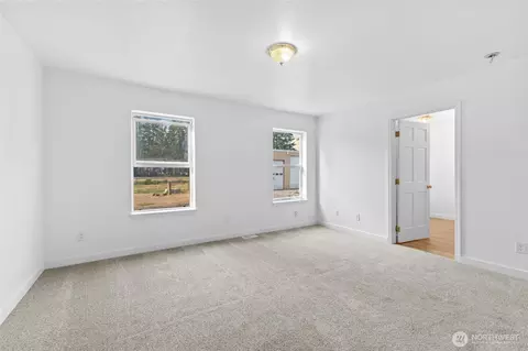 Bedroom - 41926 212th Ave SE, Enumclaw, WA 98022 photo 1 of 4