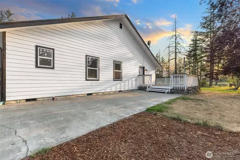 Exterior - 41926 212th Ave SE, Enumclaw, WA 98022 photo 3 of 7