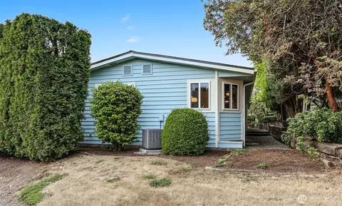 Exterior - 23730 9th Pl W, Bothell, WA 98021 photo 6 of 8