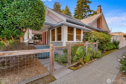 3702 SW Austin St, Seattle, WA 98126