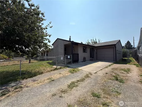 828 W 10th St, Port Angeles, WA 98363