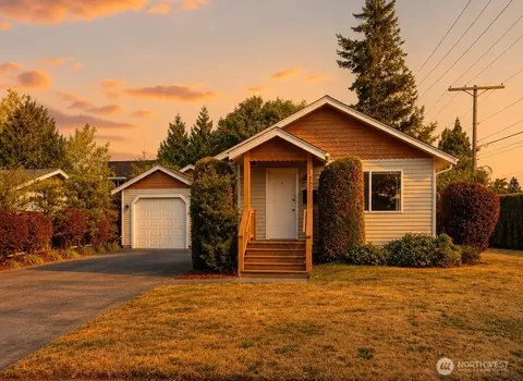 1227 E Indiana St, Bellingham, WA 98226
