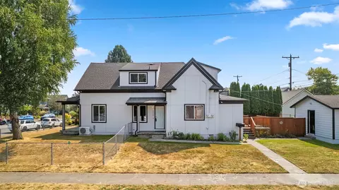 Exterior - 2104 Rockefeller Ave #1716, Everett, WA 98201 photo 3 of 7