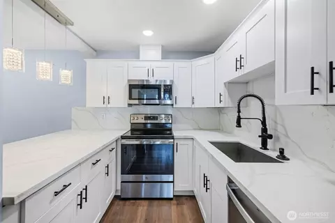 Kitchen - 2104 Rockefeller Ave #1716, Everett, WA 98201 photo 1 of 5