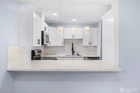 Kitchen - 2104 Rockefeller Ave #1716, Everett, WA 98201 photo 3 of 5