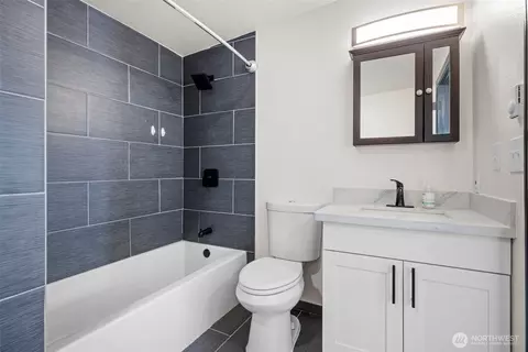 Bath - 2104 Rockefeller Ave #1716, Everett, WA 98201 photo 2 of 3