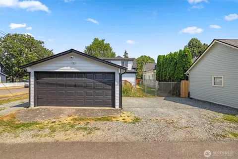 Exterior - 2104 Rockefeller Ave #1716, Everett, WA 98201 photo 6 of 7