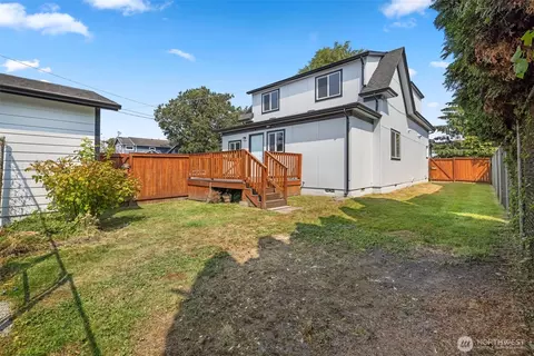 Exterior - 2104 Rockefeller Ave #1716, Everett, WA 98201 photo 7 of 7